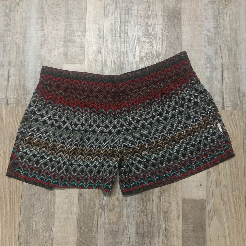 Multicolored Pattern Silk-Like Shorts w Pockets